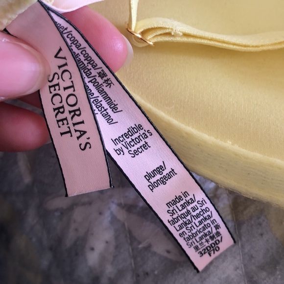 New w/o tags Incredible Victoria’s Secret Plunge Bra - Picture 2 of 4